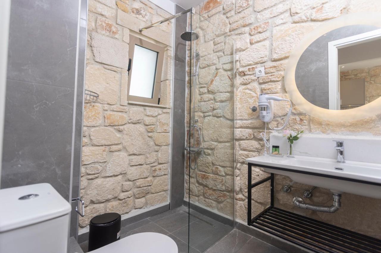 Anna Mare Luxury Apartments อาฟิโตส ภายนอก รูปภาพ