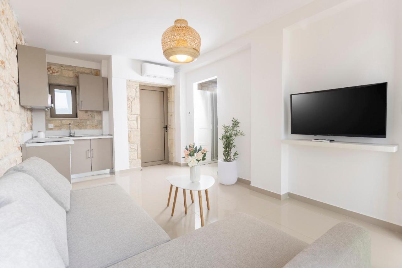 Anna Mare Luxury Apartments อาฟิโตส ภายนอก รูปภาพ