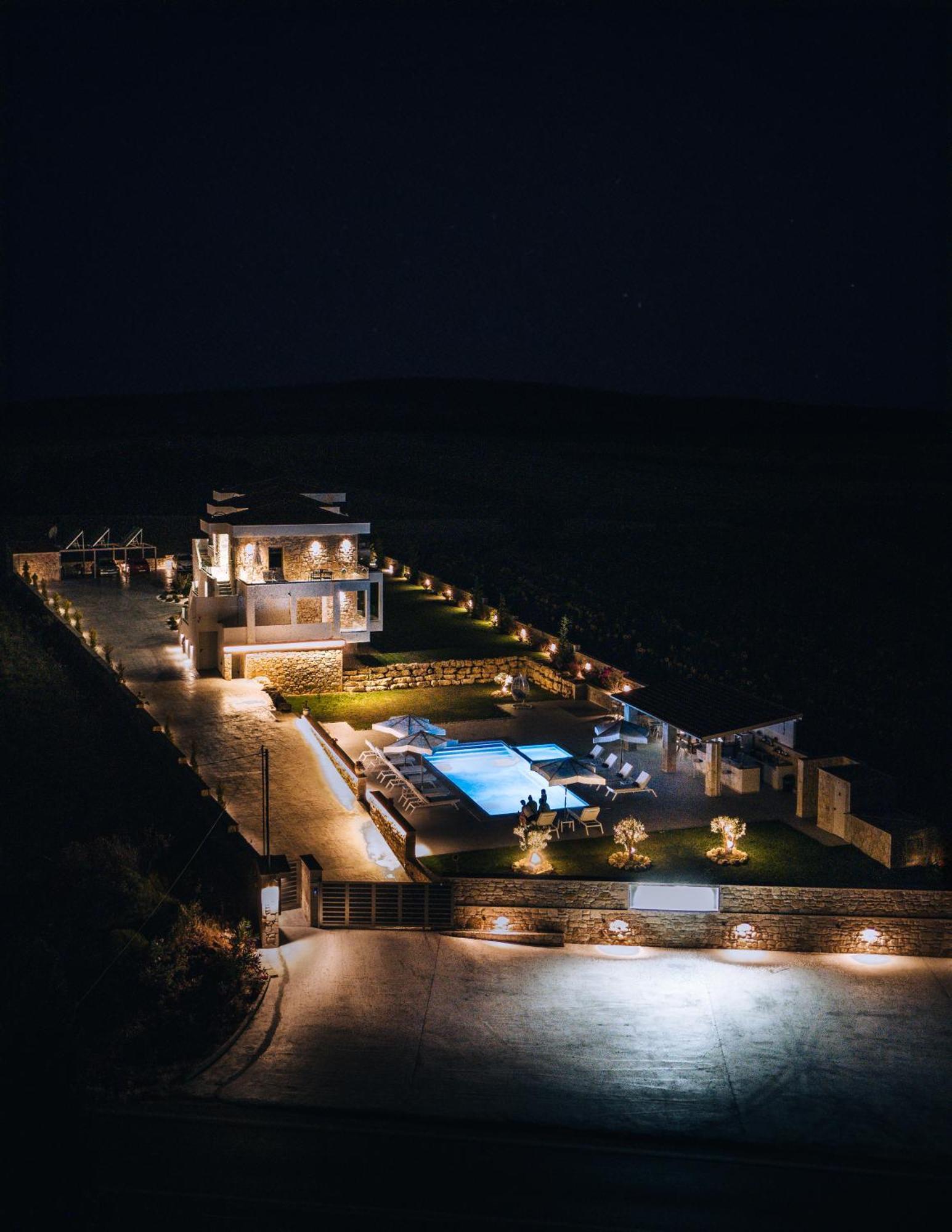 Anna Mare Luxury Apartments อาฟิโตส ภายนอก รูปภาพ